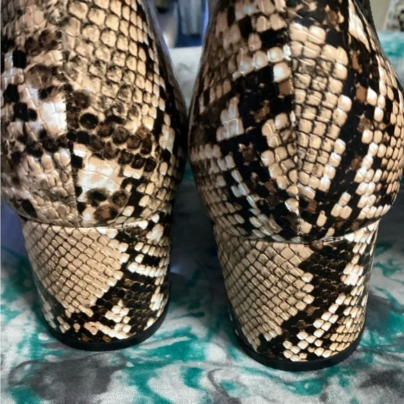 Tan & Brown Snakeskin Pattern Heeled Boots Various Sizes - Picture 4 of 8